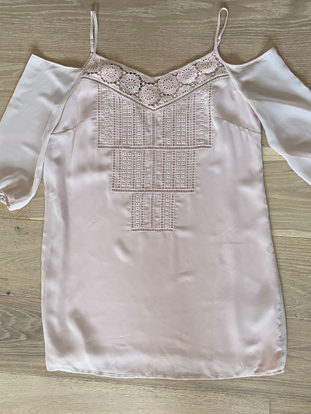 Bebe Tan/Nude Cold Shoulder Dress w Adjustable Straps and Front Detailing Size L